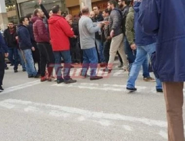 Πάτρα: Μπουνιές και κλωτσιές μεταξύ εργατών και «αντιεξουσιαστών»